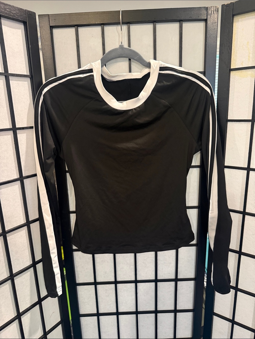 SHEIN Black Long-Sleeve Athletic Tee with White Trim and open back